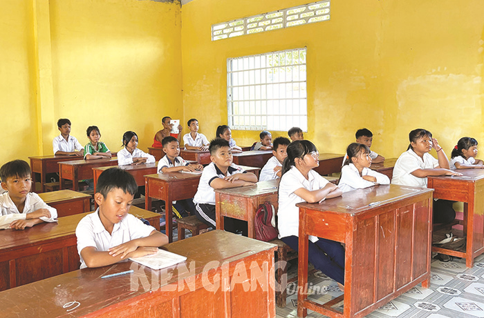 Giữ gìn tiếng nói, chữ viết qua các lớp dạy Khmer ngữ 
